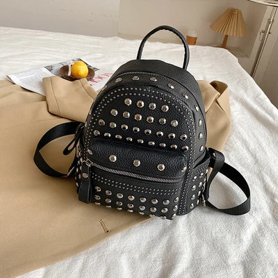 Schwarzer Leder Rucksack für Damen – Dein Begleiter für Alltag & Schule