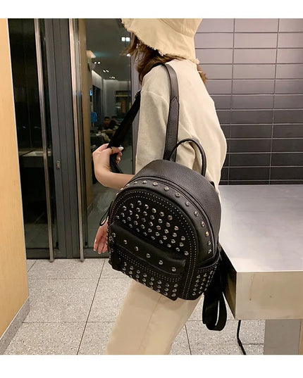 Kleiner schwarzer Leder Rucksack für Damen – Alltag & Reisen
