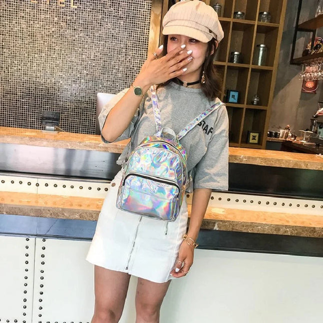 Glänzender Laser-Rucksack Silber im Leder-Look für junge Damen