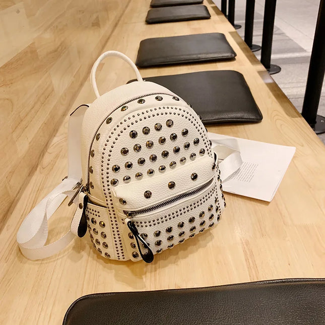 Kleiner schwarzer Lederrucksack für Damen – Alltag, Schule, Reise