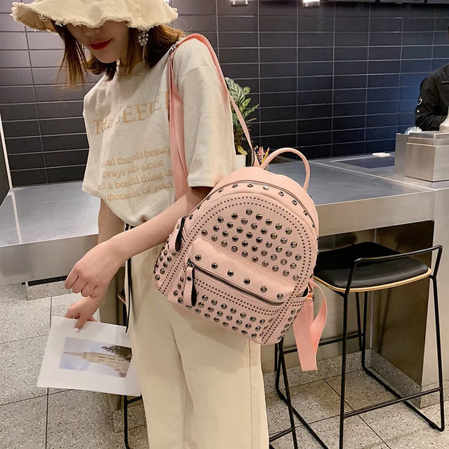 Kleiner schwarzer Leder Rucksack für Damen – Alltag & Reisen