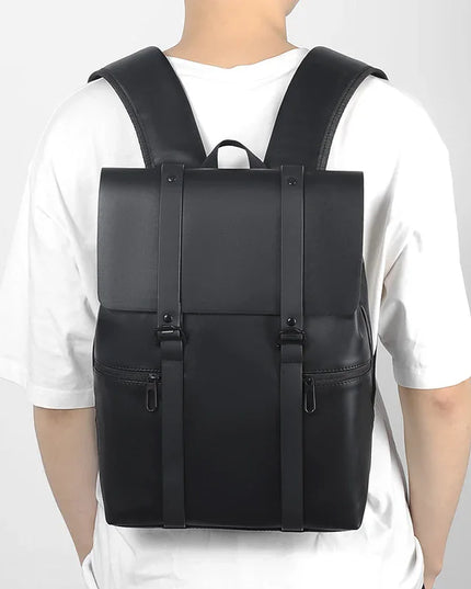 Schwarzer Lederrucksack für Herren | Laptop & Reise Begleiter