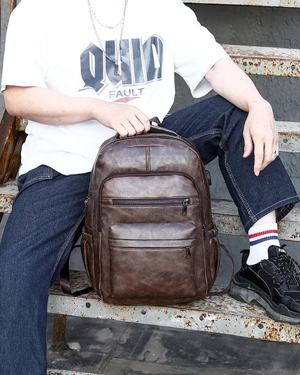 Lederrucksack für Herren: USB-Ladefunktion & Laptopfach