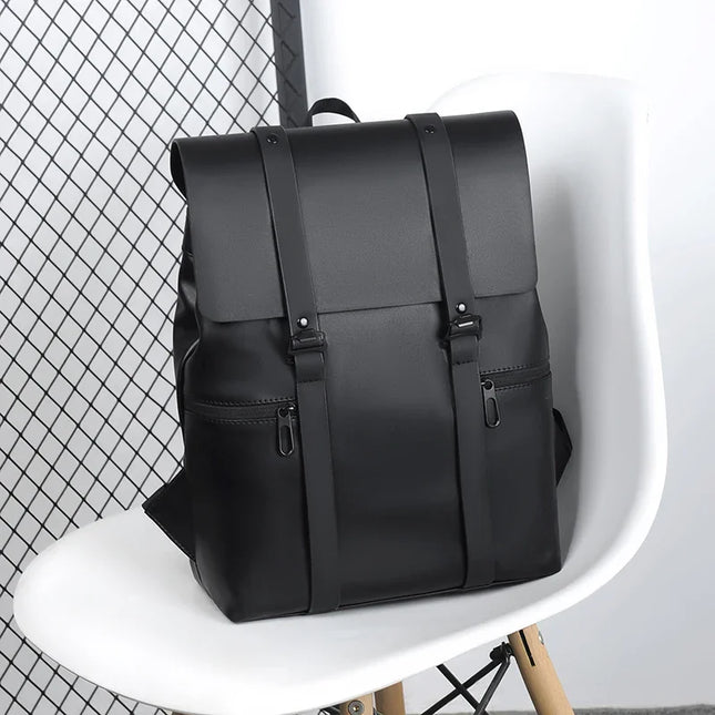 Schwarzer Lederrucksack für Herren | Laptop & Reise Begleiter