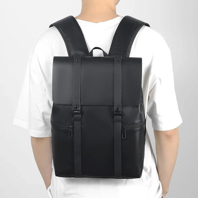 Schwarzer Lederrucksack für Herren | Laptop & Reise Begleiter