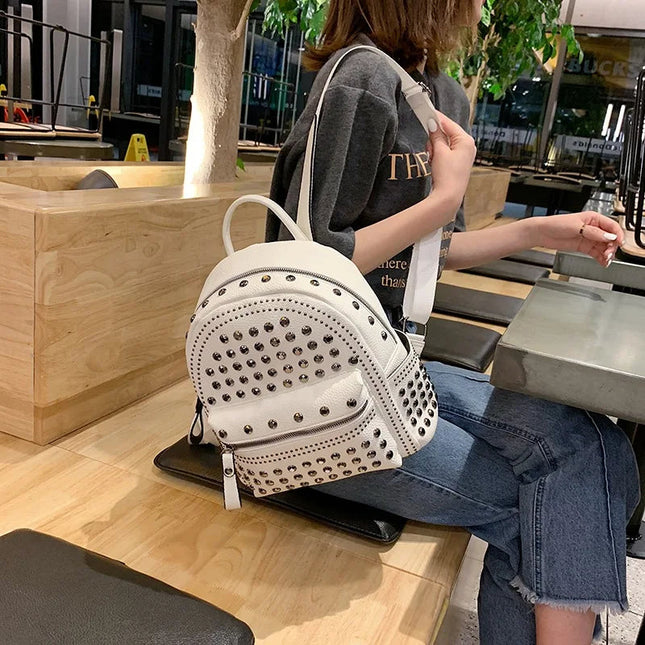 Schwarzer Leder Rucksack für Damen – Dein Begleiter für Alltag & Schule